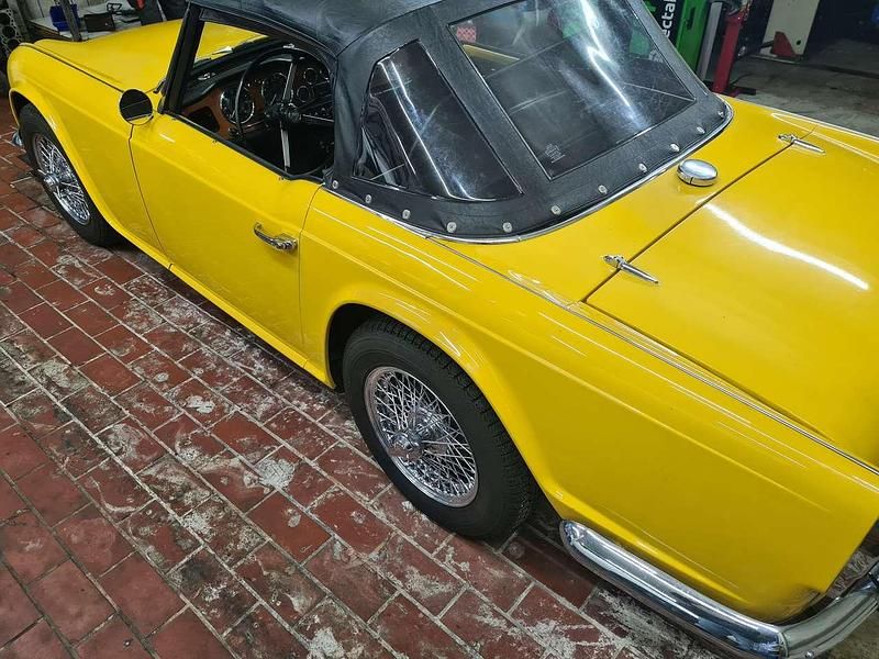 Gebraucht Triumph TR4 105 PS (77 kW) 1965 Gelb Cabrio