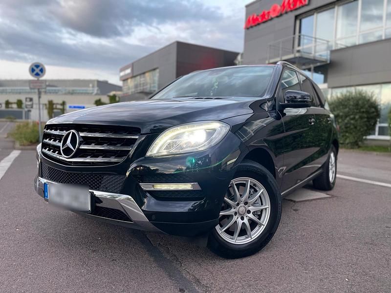 Schwarz Gebraucht 2012 Mercedes ML250 SUV | 16.999 € (Etwas zu teuer) - Bild 1/4