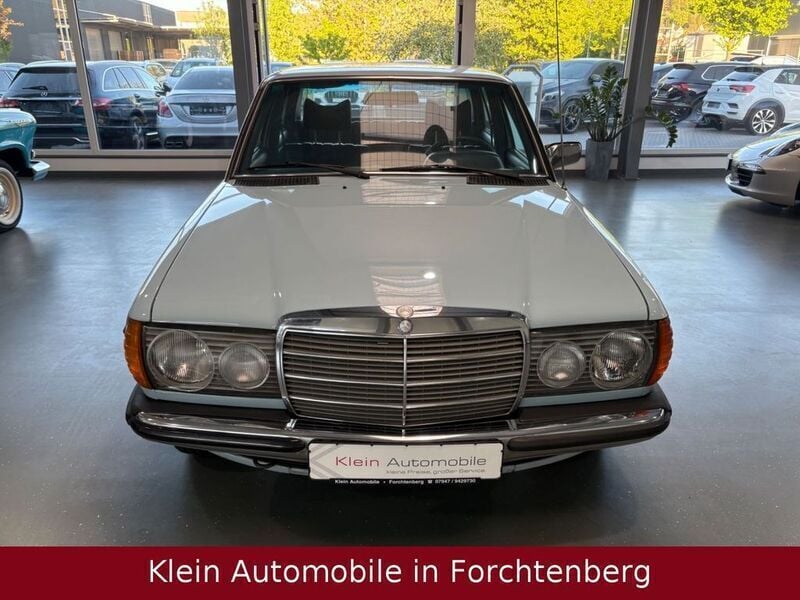 Gebraucht Mercedes 240 65 PS (47 kW) 1979 Blau Limousine