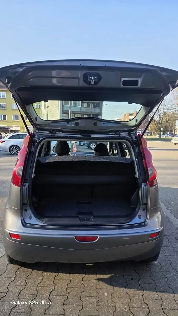 Usata Nissan Note 110 CV (80 kW) 2011 Argento Utilitaria