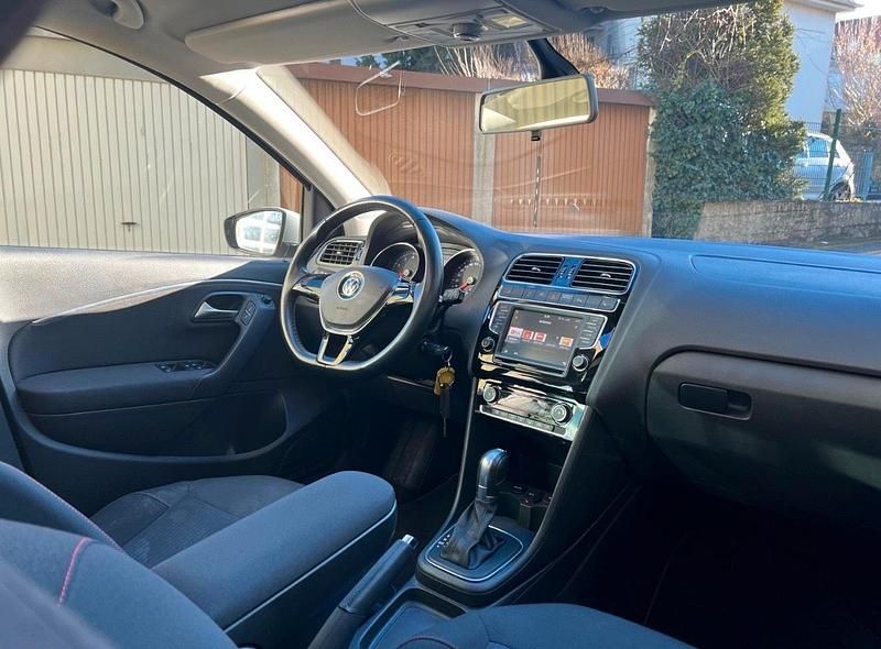 Gebraucht VW Polo 90 PS (66 kW) 2017 Silber Kleinwagen