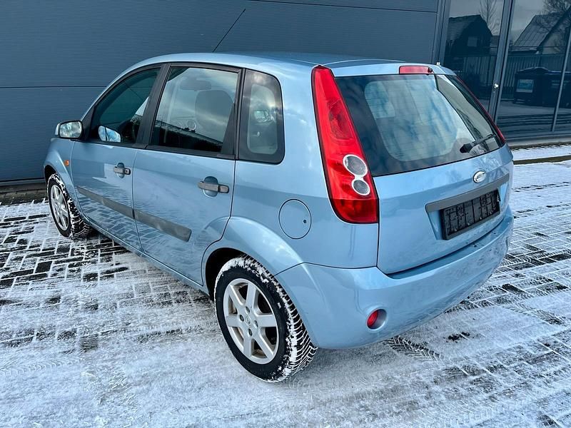 Gebraucht Ford Fiesta 80 PS (58 kW) 2005 Blau Kleinwagen