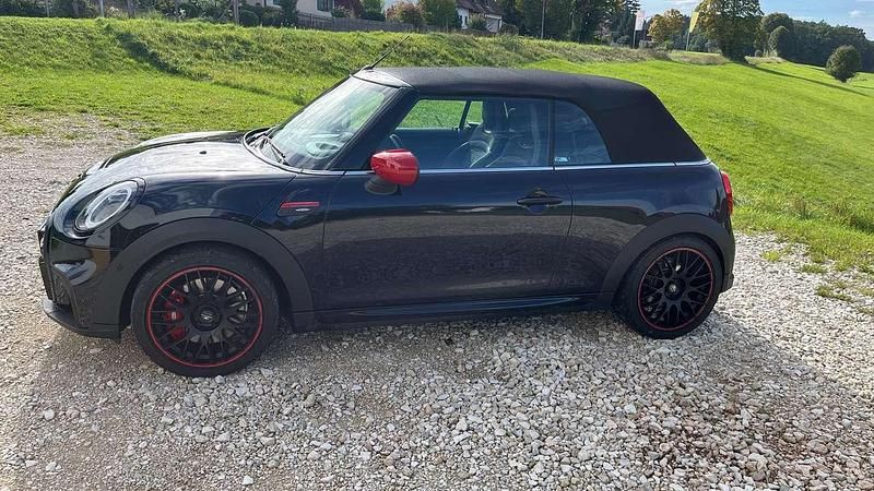 Schwarz Gebraucht 2021 Mini John Cooper Works Cabriolet Cabrio | 33.900 € (Fairer Preis) - Bild 1/4