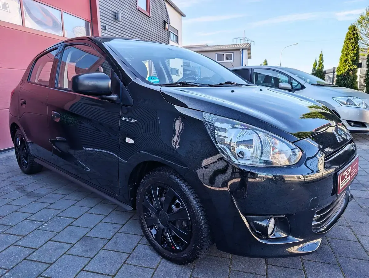 Gebraucht Mitsubishi Space Star 71 PS (52 kW) 2015 Schwarz Limousine