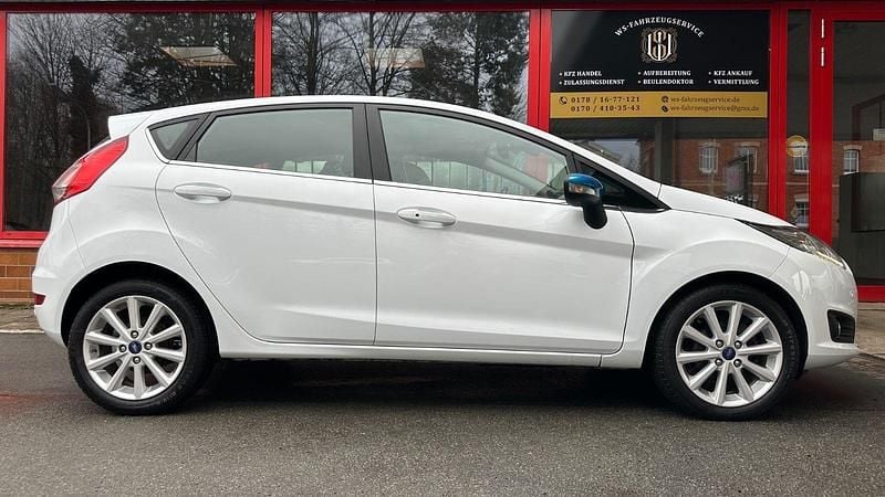 Gebraucht Ford Fiesta Titanium 125 PS (91 kW) 2016 Weiß Kleinwagen