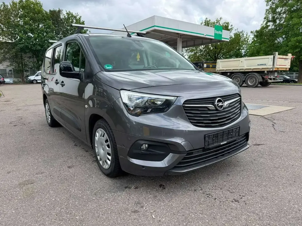 Gebraucht Opel Combo Elegance 131 PS (96 kW) 2022 Mondstein grau/e:vulkan grau Van / Kleinbus