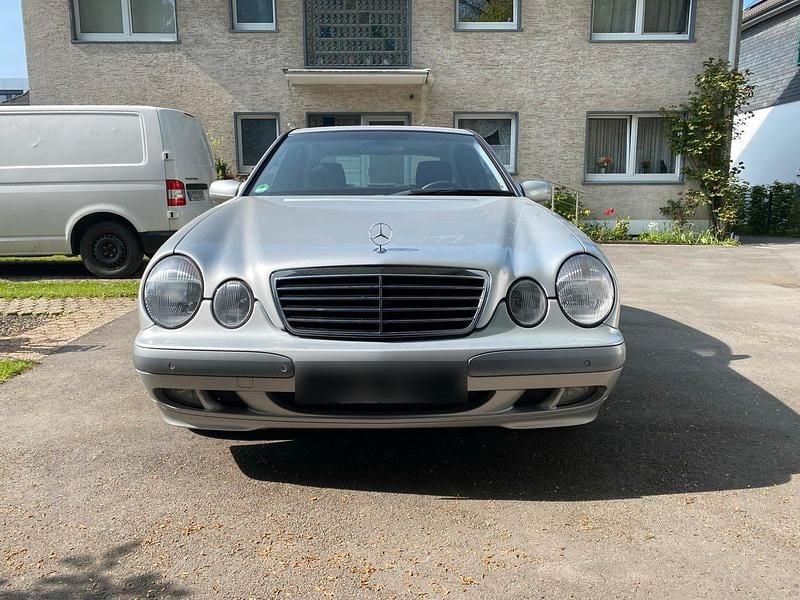 Gebraucht Mercedes E240 170 PS (125 kW) 2000 Silber Limousine