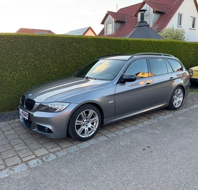 Grau Gebraucht 2009 BMW 318 M Sport Kombi | 9.999 € - Bild 1/4