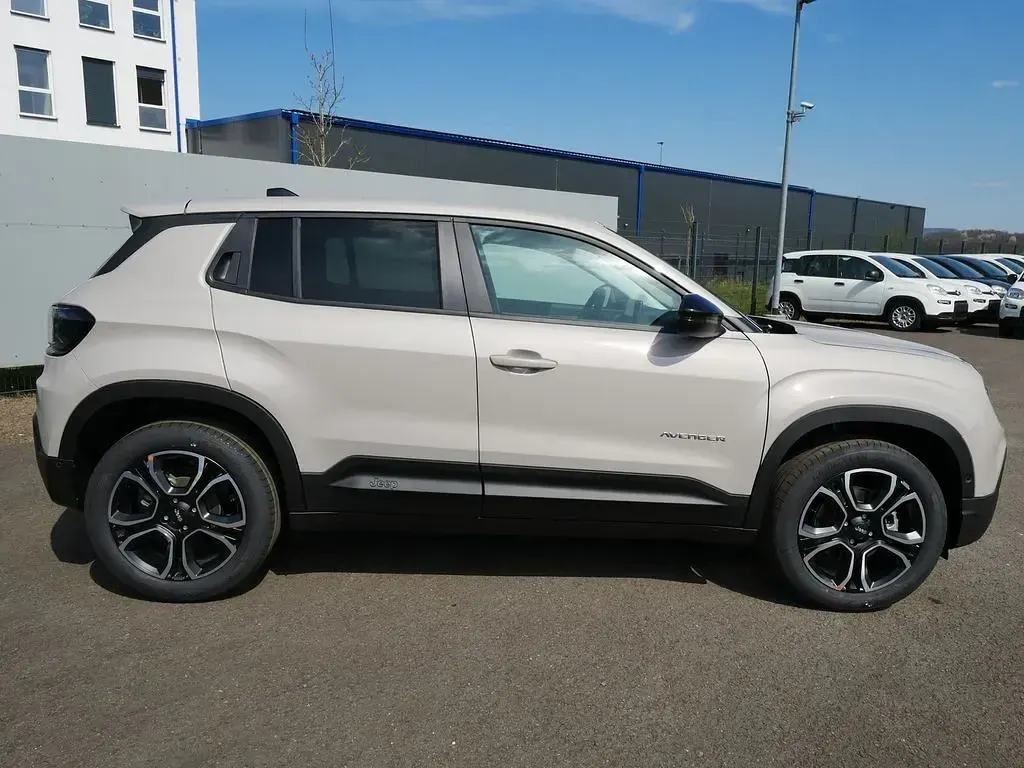 Neu Jeep Avenger Summit 110 PS (80 kW) 2026 Beige SUV