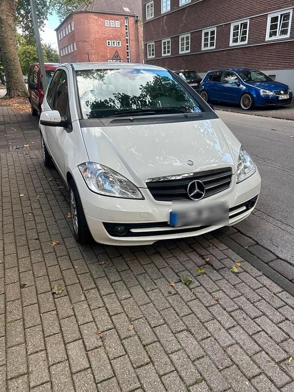 Weiß Gebraucht 2011 Mercedes A160 Kleinwagen | 4.999 € (Teuer) - Bild 1/4
