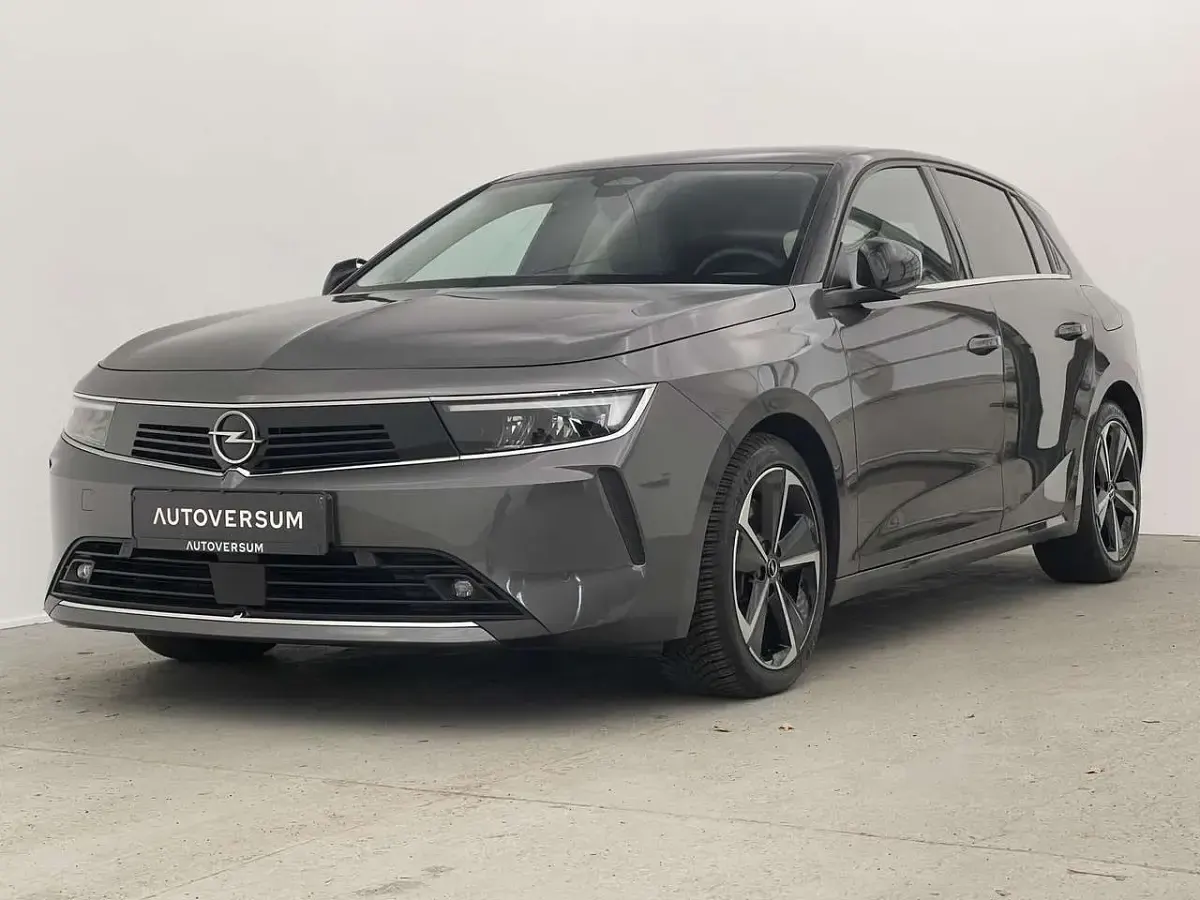Usado Opel Astra Elegance 181 HP (133 kW) 2023 Cinzento Sedan