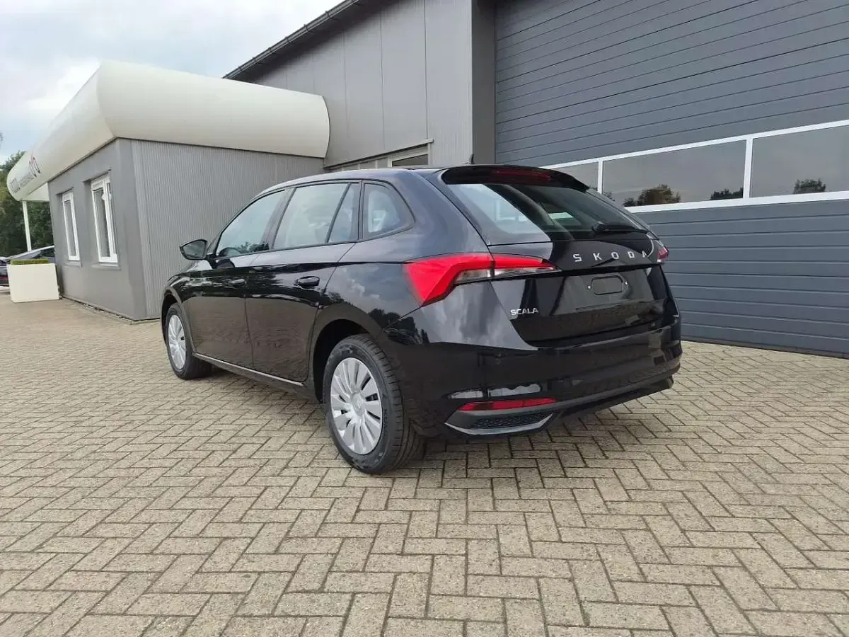 Neu Skoda Scala Selection 116 PS (85 kW) 2026 Blackmagic perleffekt Kleinwagen