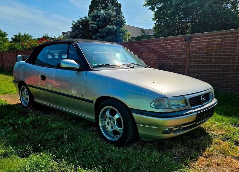 Silber Gebraucht 1997 Opel Astra Cabriolet Edition Cabrio | 2.299 € (Guter Preis) - Bild 1/4