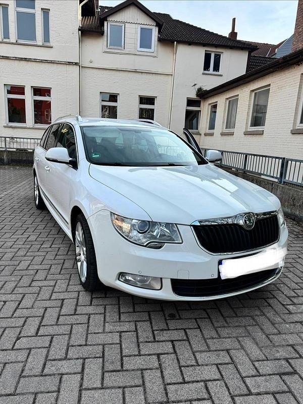 Gebraucht Skoda Superb 170 PS (125 kW) 2010 Weiß Kombi
