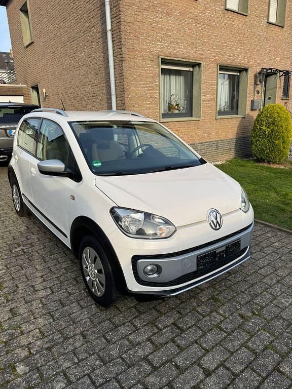 Weiß Gebraucht 2014 VW cross up! Kleinwagen | 6.600 € (Fairer Preis) - Bild 1/4