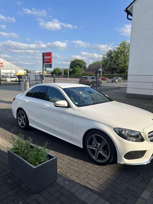 Weiß Gebraucht 2018 Mercedes C180 AMG line Limousine | 24.999 € (Teuer) - Bild 1/4