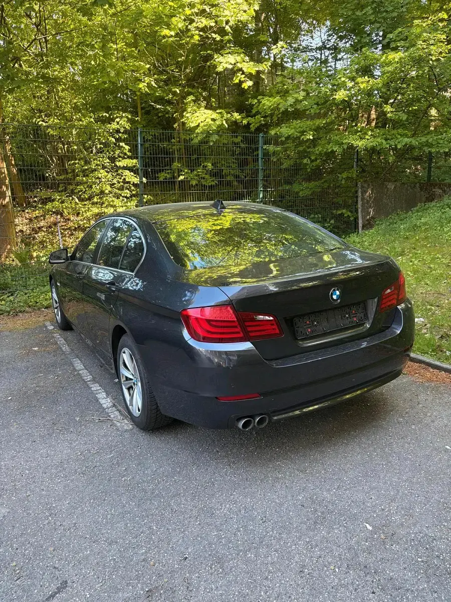 Gebraucht BMW 530 245 PS (180 kW) 2011 Schwarz Limousine