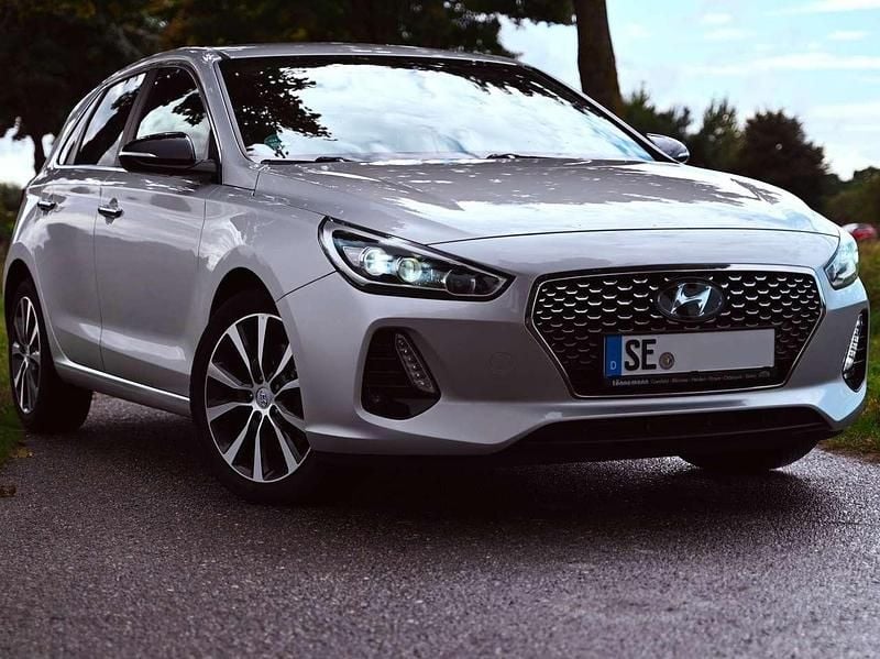Gebraucht Hyundai i30 110 PS (80 kW) 2017 Silber Limousine