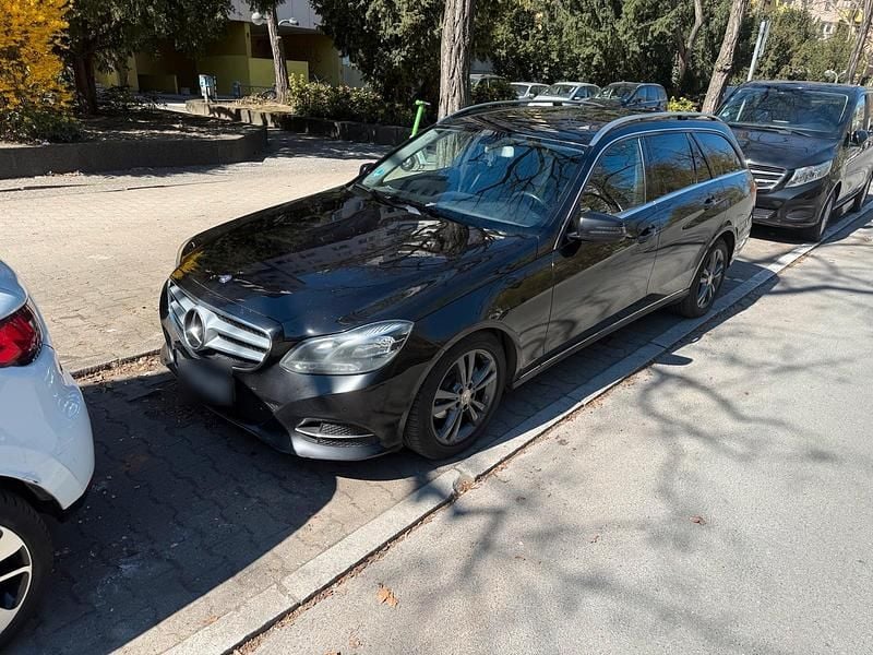 Gebraucht Mercedes E220 170 PS (125 kW) 2016 Schwarz Kombi