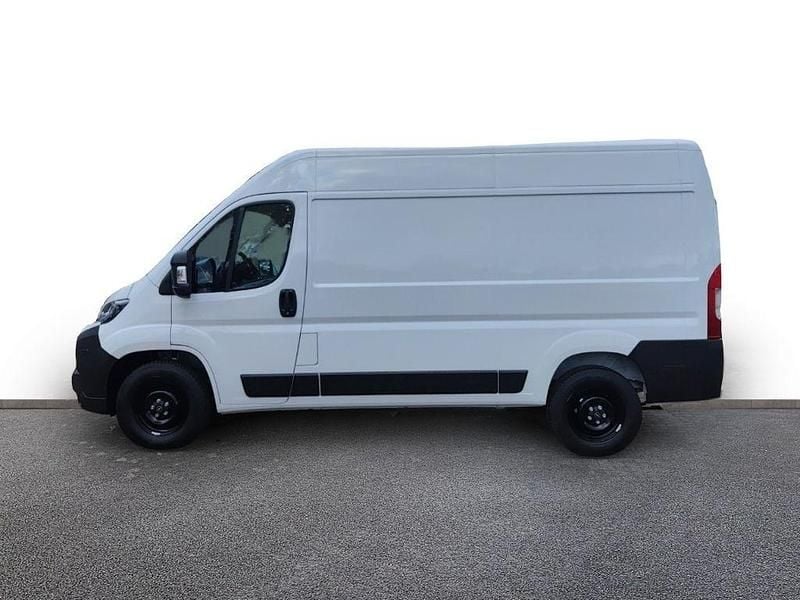 Neu Opel Movano 140 PS (102 kW) 2025 Lackierung weiss icy/typ ausse Van