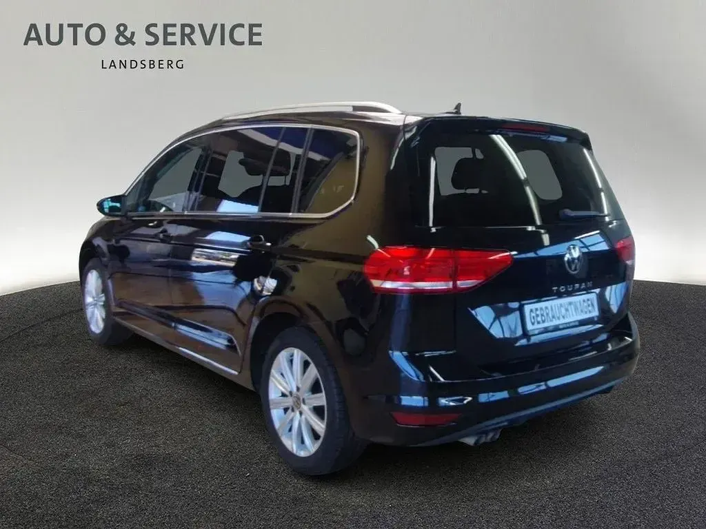 Gebraucht VW Touran Highline 150 PS (110 kW) 2023 Schwarz Van / Kleinbus