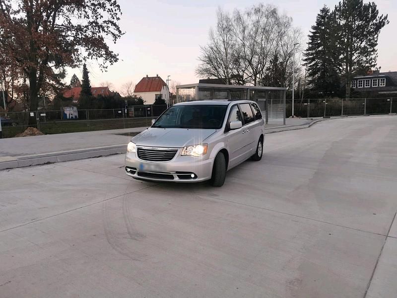 Gebraucht Chrysler Voyager 298 PS (219 kW) 2012 Silber Van / Kleinbus