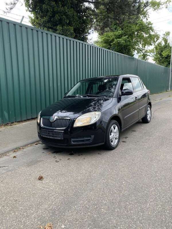 Schwarz Gebraucht 2010 Skoda Fabia Style Kleinwagen | 2.900 € (Fairer Preis) - Bild 1/4