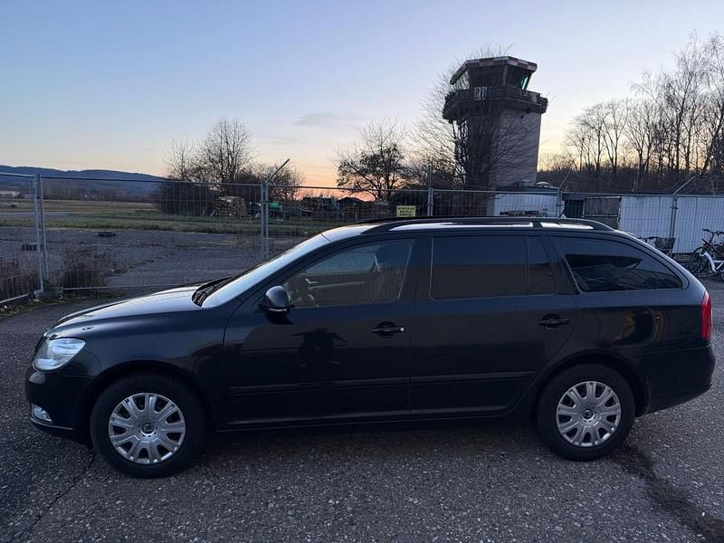 Gebraucht Skoda Octavia 105 PS (77 kW) 2012 Schwarz Limousine