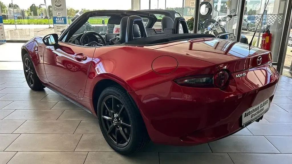 Używany Mazda MX5 Exclusive-Line 131 KM (96 kW) 2017 Czerwony Kabriolet