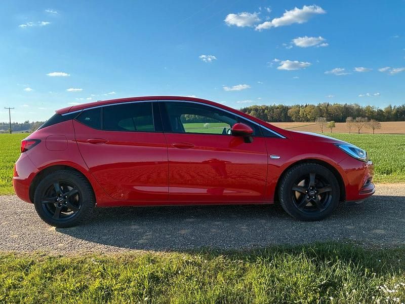 Używany Opel Astra Dynamic 160 KM (117 kW) 2016 Czerwony Kombi