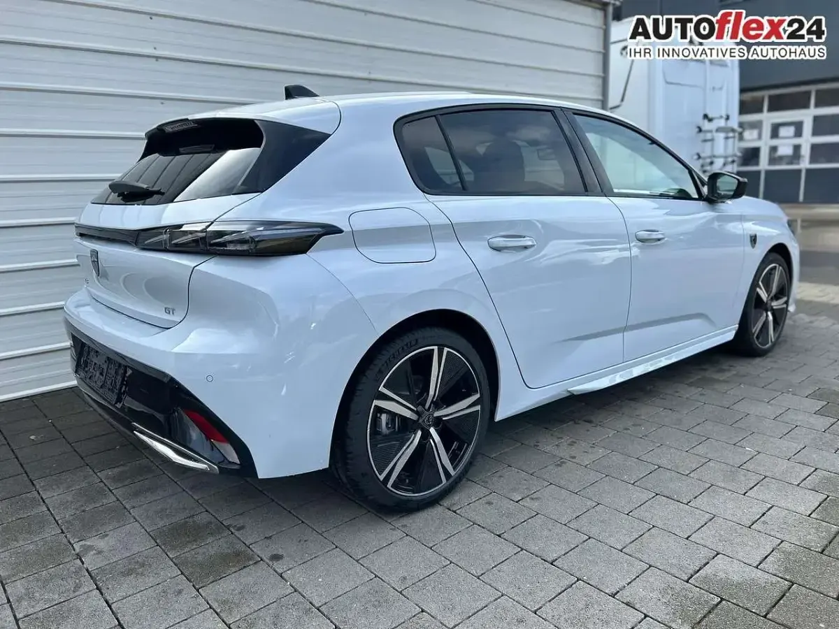 Neu Peugeot 308 GT 145 PS (106 kW) 2025 Okenite weiß Limousine