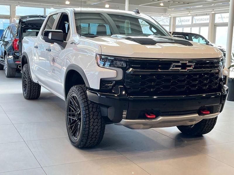 Gebraucht Chevrolet Silverado 426 PS (313 kW) 2025 Weiß SUV