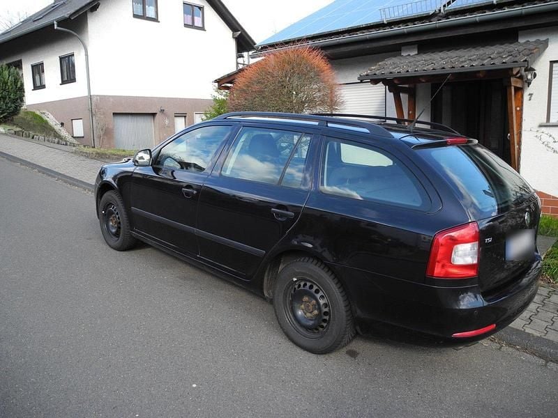 Gebraucht Skoda Octavia 122 PS (89 kW) 2010 Schwarz Kombi