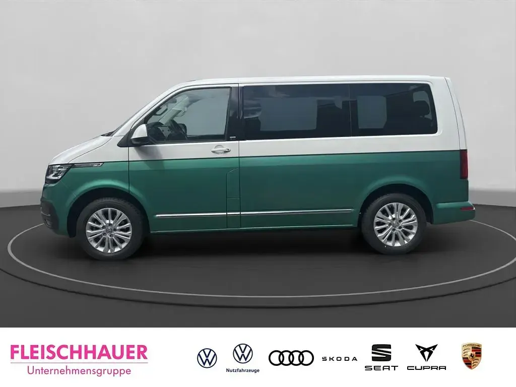 Gebraucht VW Multivan Generation Six 150 PS (110 kW) 2022 Gruen Van / Kleinbus