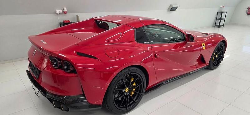Gebraucht Ferrari 812 799 PS (587 kW) 2023 Rot Cabrio