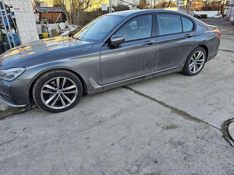 Gebraucht BMW 740 Executive 320 PS (235 kW) 2018 Grau Limousine