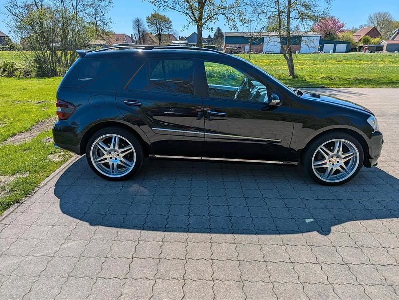 Gebraucht Mercedes ML320 272 PS (200 kW) 2006 Schwarz SUV
