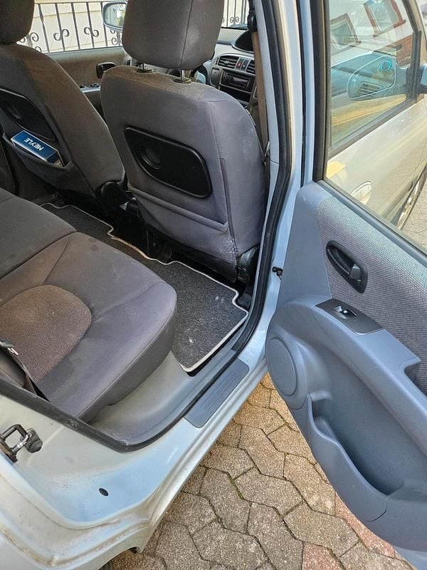 Gebraucht Hyundai Matrix 103 PS (75 kW) 2005 Silber Van / Kleinbus