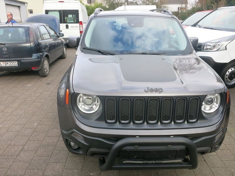 Grau Gebraucht 2017 Jeep Renegade Trailhawk SUV | 17.890 € (Fairer Preis) - Bild 1/4