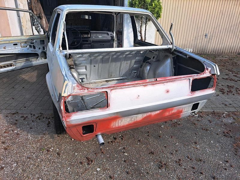 Second-hand VW Jetta 75 CP (55 kW) 1981 Argintiu Berlinǎ