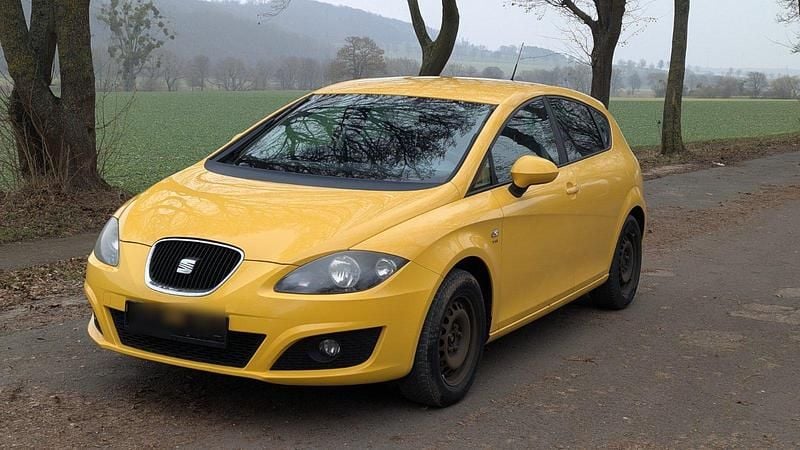 Gelb Gebraucht 2009 Seat Leon Sport Limousine | 2.200 € (Guter Preis) - Bild 1/4