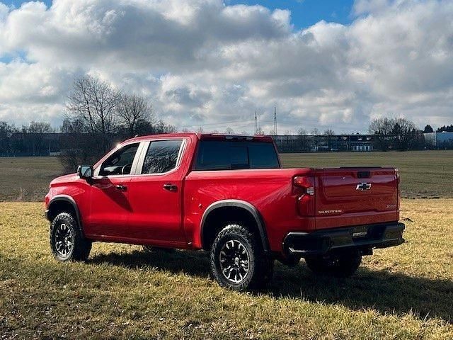 Gebraucht Chevrolet Silverado 426 PS (313 kW) 2024 Slate gray SUV