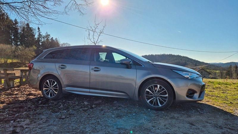 Gebraucht 2015 Toyota Avensis Business Edition Kombi | 11.999 € (Fairer Preis) - Bild 1/4
