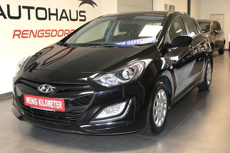 Schwarz Gebraucht 2013 Hyundai i30 Classic Limousine | 7.490 € (Fairer Preis) - Bild 1/4