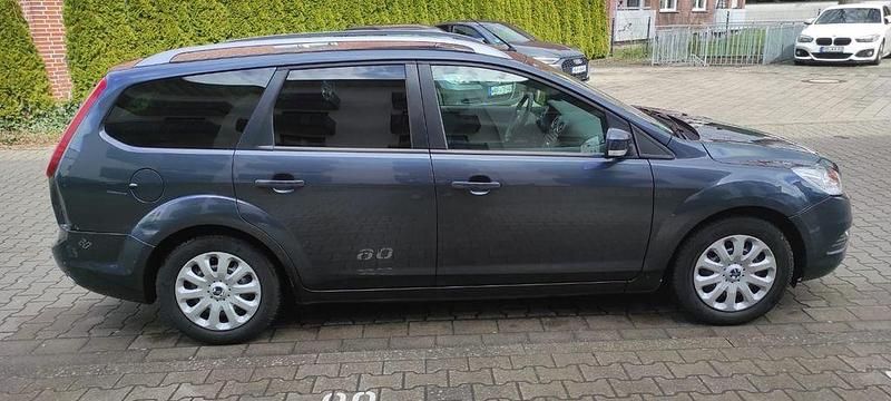 Gebraucht Ford Focus Style 101 PS (74 kW) 2009 Grau Kombi