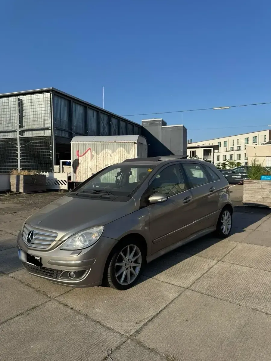 Gebraucht Mercedes B200 140 PS (102 kW) 2006 Silber Van / Kleinbus