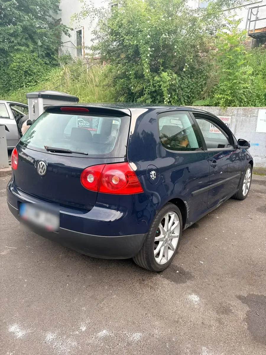 Gebraucht VW Golf V 95 PS (69 kW) 2004 Blau Kleinwagen