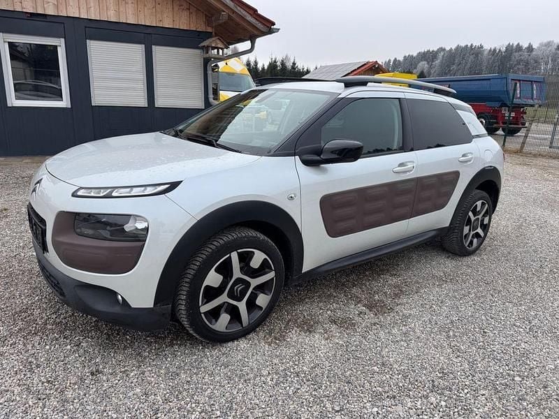 Weiß Gebraucht 2015 Citroën C4 Shine Limousine | 4.500 € (Superpreis) - Bild 1/4