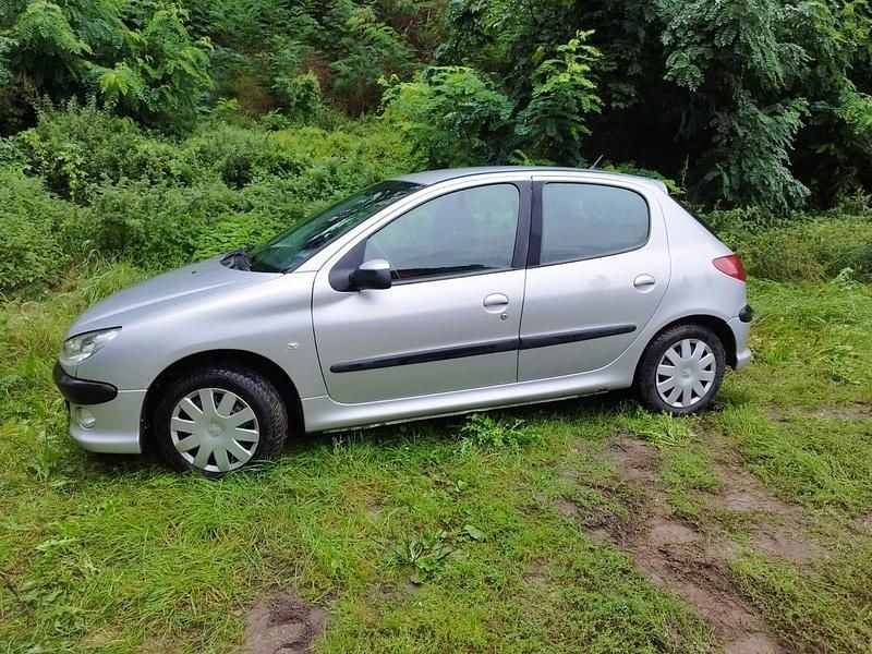 Gebraucht Peugeot 206 75 PS (55 kW) 2005 Grau Kleinwagen