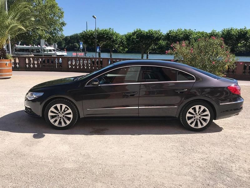 Gebraucht VW Passat 140 PS (102 kW) 2009 Braun Coupé